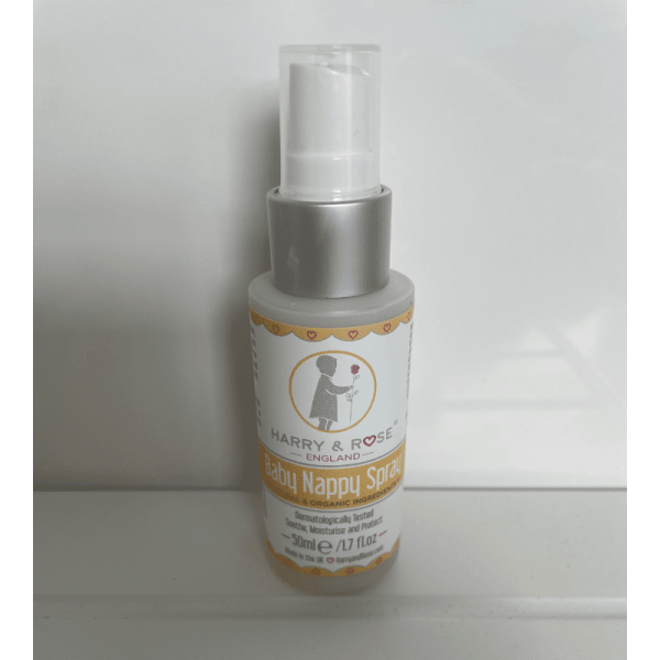 Baby nappy spray to protect baby's delicate skin during nappy changing